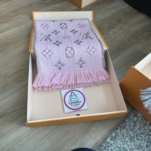 PINK AND GOLD LOGOMANIA - Picture 2 of 8